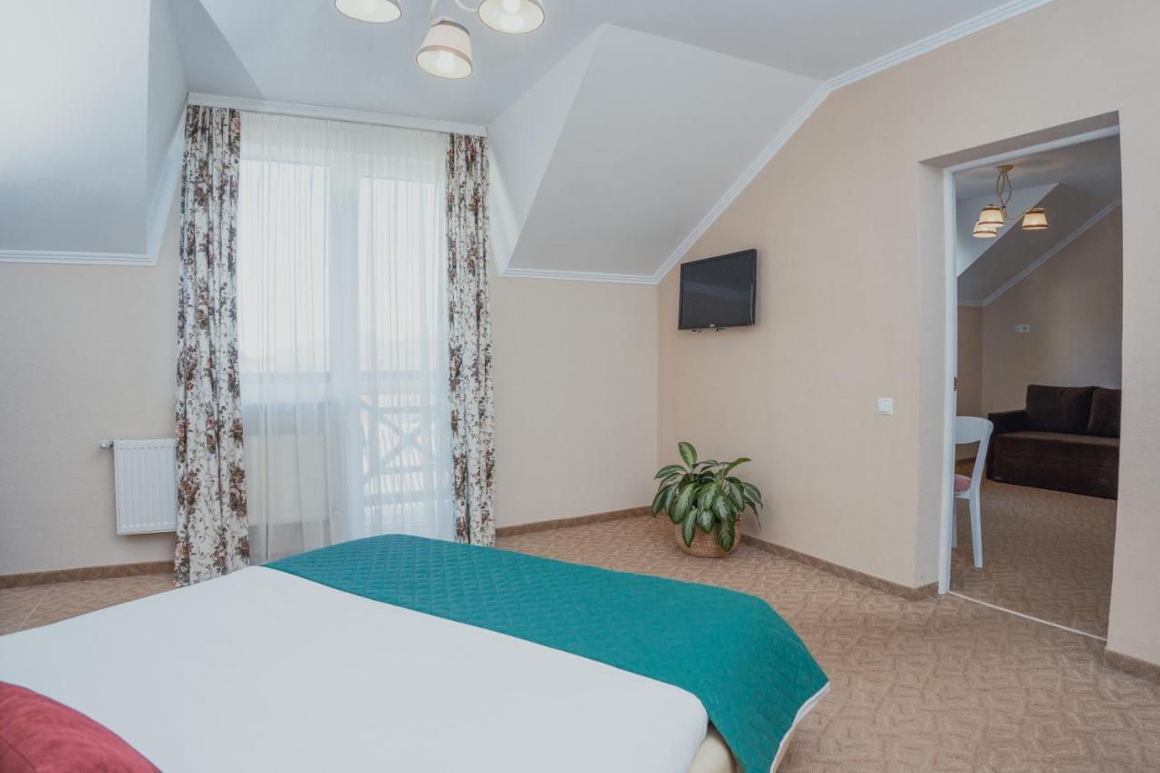 Hotel&Restaurant Premium Club Jaremče Esterno foto