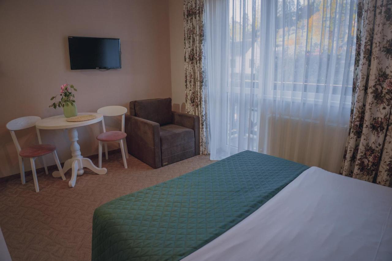 Hotel&Restaurant Premium Club Jaremče Esterno foto