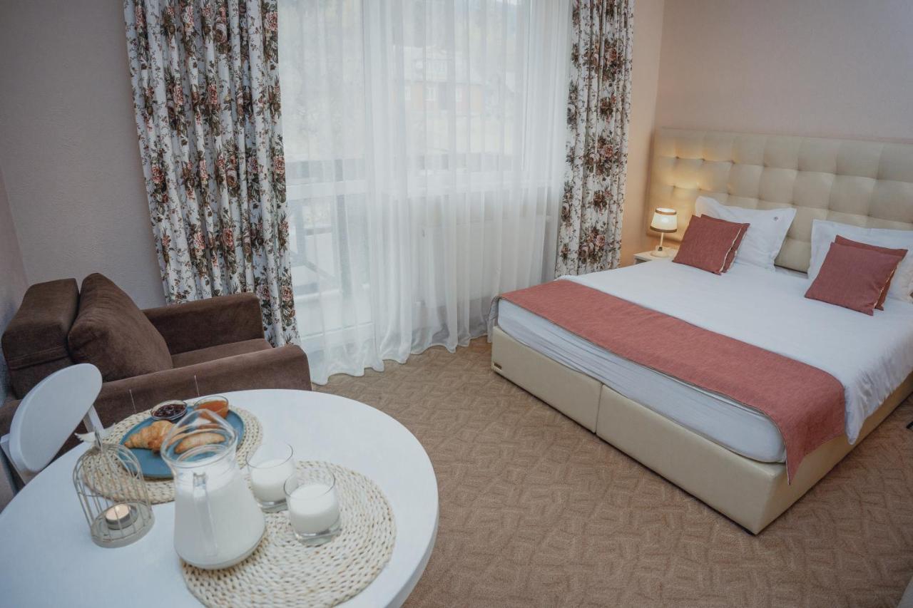 Hotel&Restaurant Premium Club Jaremče Esterno foto