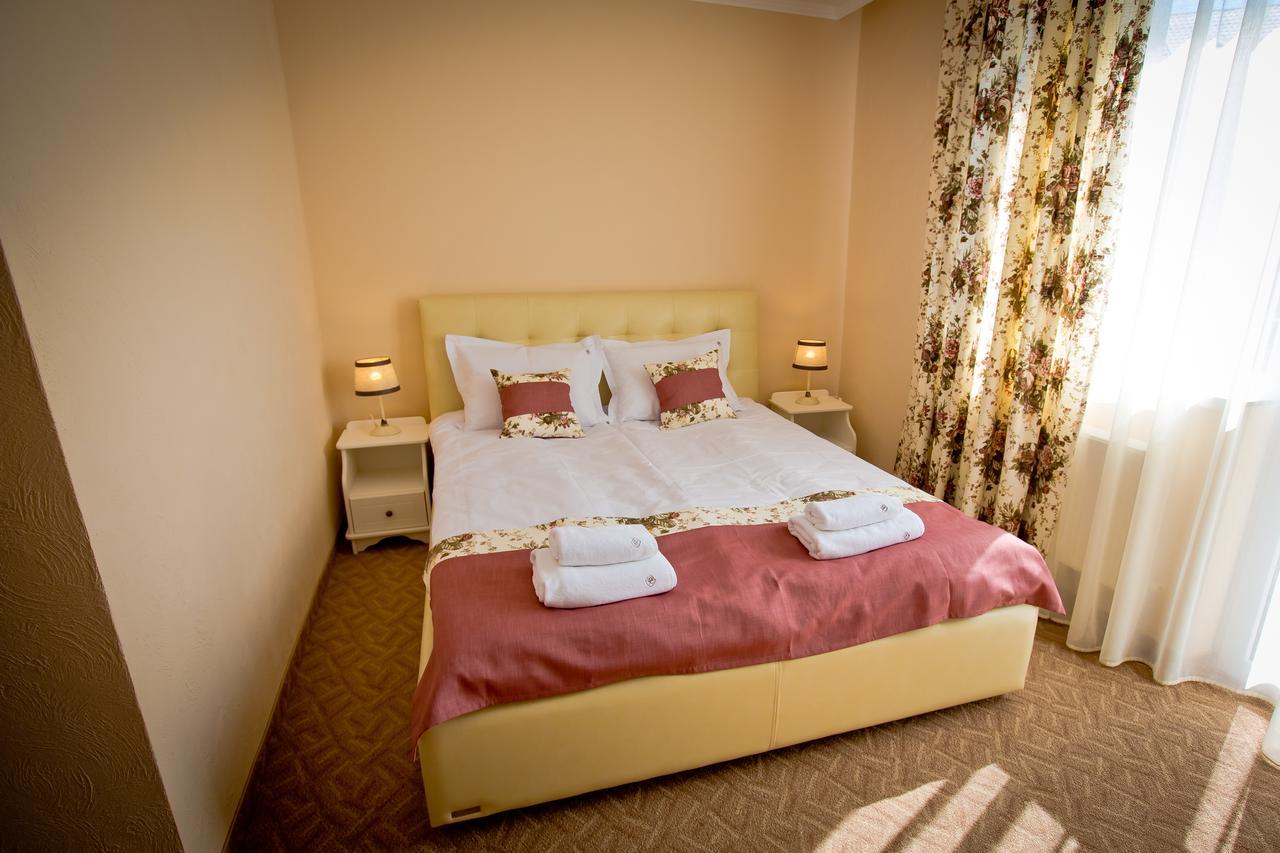 Hotel&Restaurant Premium Club Jaremče Esterno foto