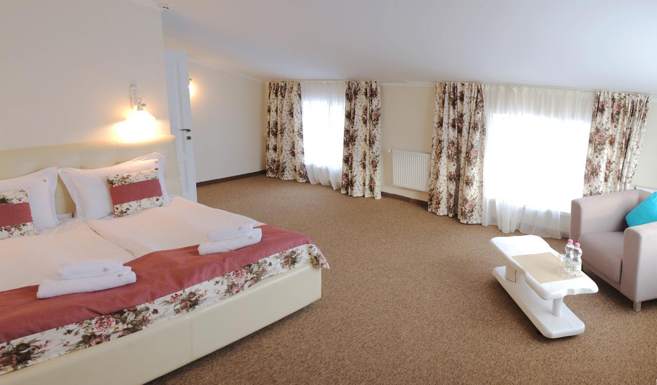 Hotel&Restaurant Premium Club Jaremče Esterno foto